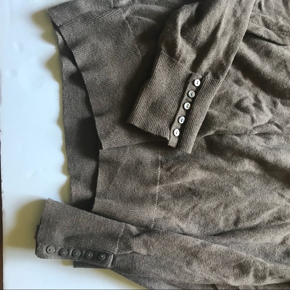 🛍 H&M Basics Light Brown V-Neck Sweater - Picture 2 of 5